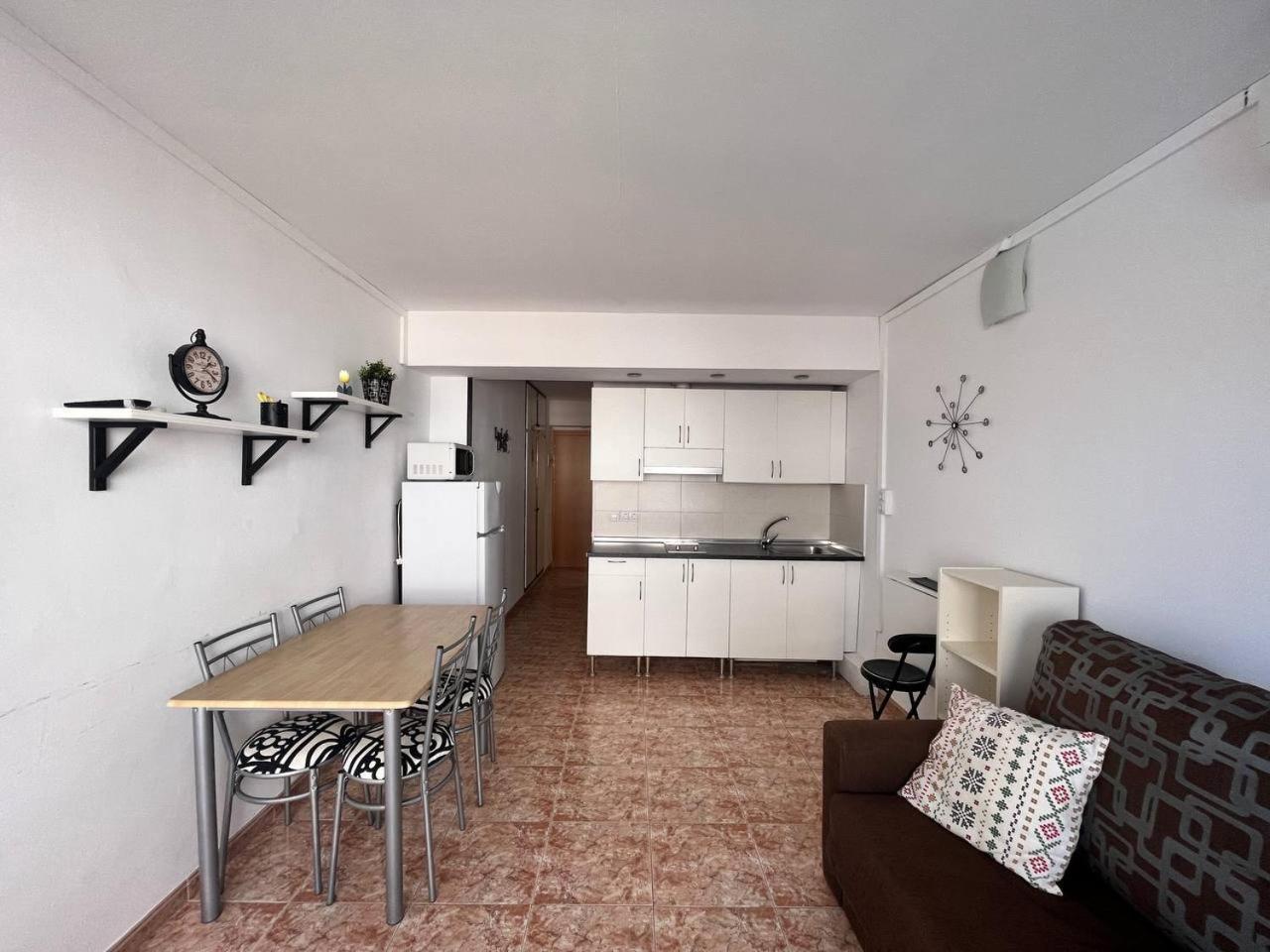 Estudio Con Tres Piscinas Comunitarias Y Pista De Tenis Roses Eksteriør billede
